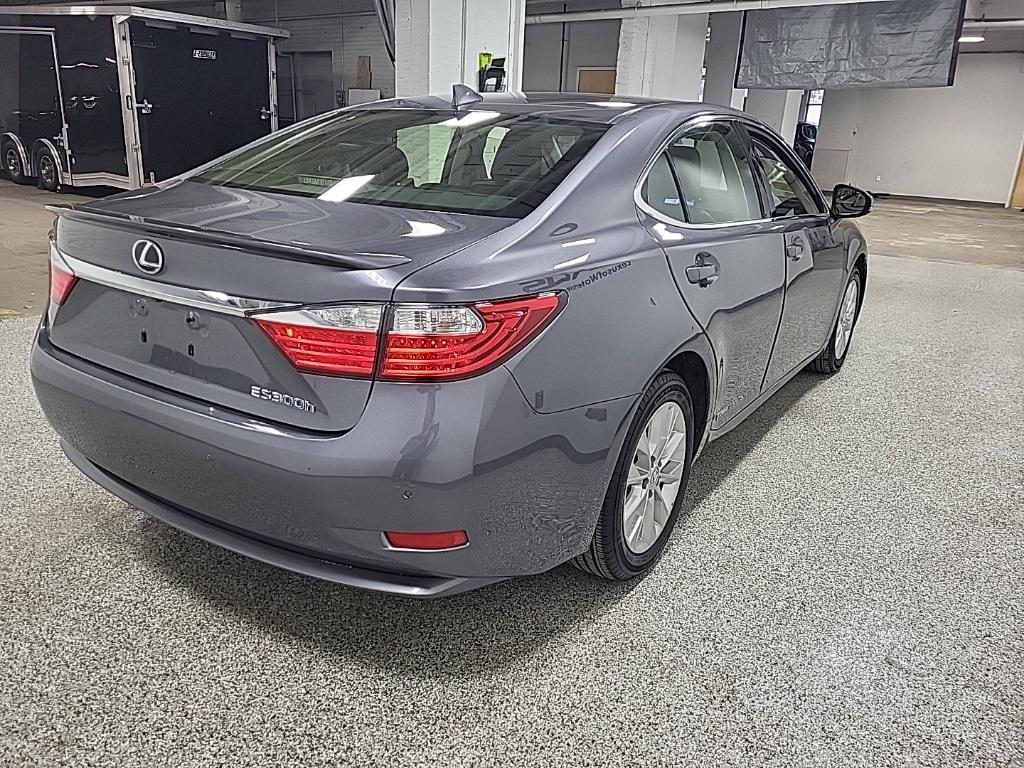used 2015 Lexus ES 300h car, priced at $17,997