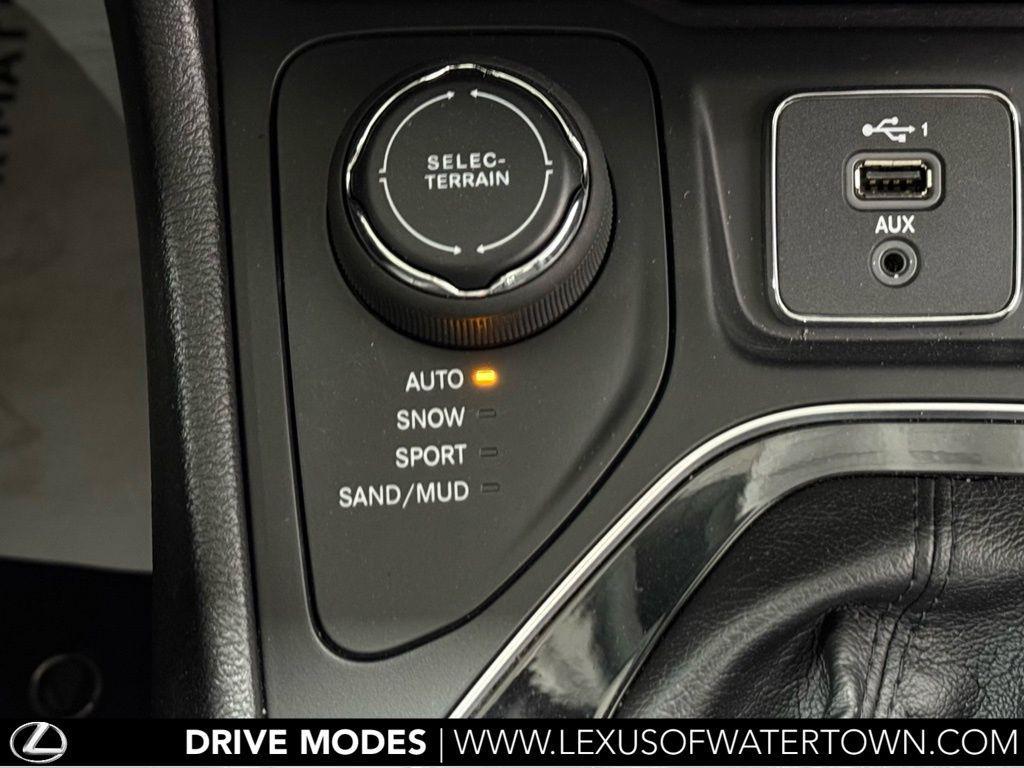 used 2020 Jeep Cherokee car, priced at $18,889