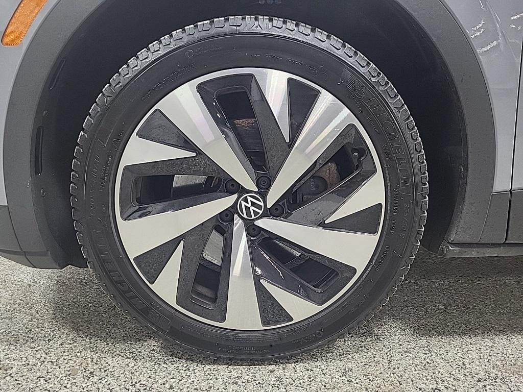 used 2022 Volkswagen ID.4 car, priced at $18,444