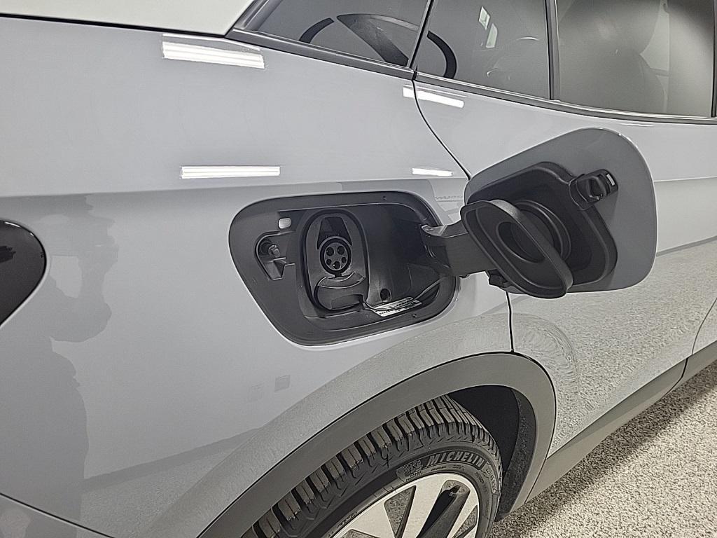 used 2022 Volkswagen ID.4 car, priced at $18,444