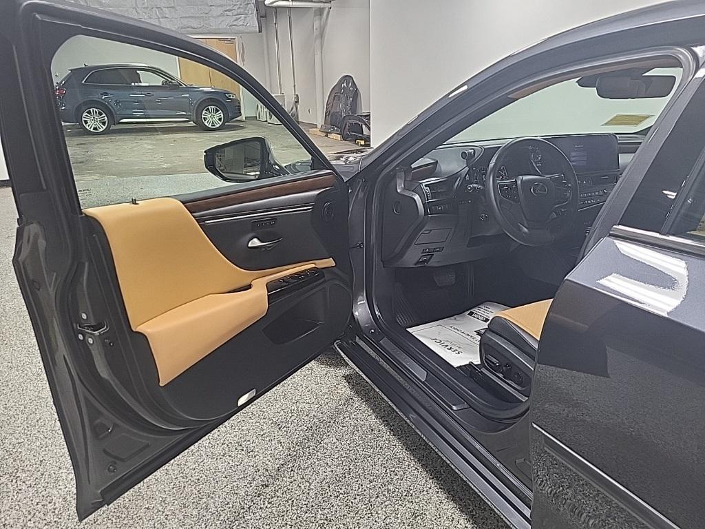 used 2025 Lexus ES 350 car, priced at $43,992