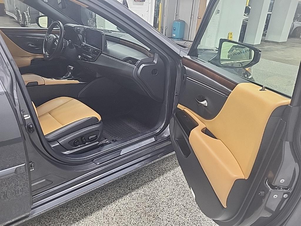 used 2025 Lexus ES 350 car, priced at $43,992
