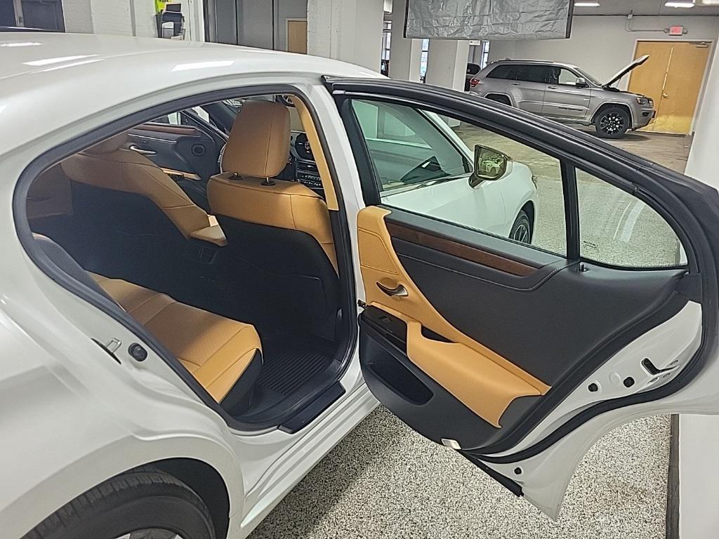 used 2025 Lexus ES 300h car, priced at $43,333
