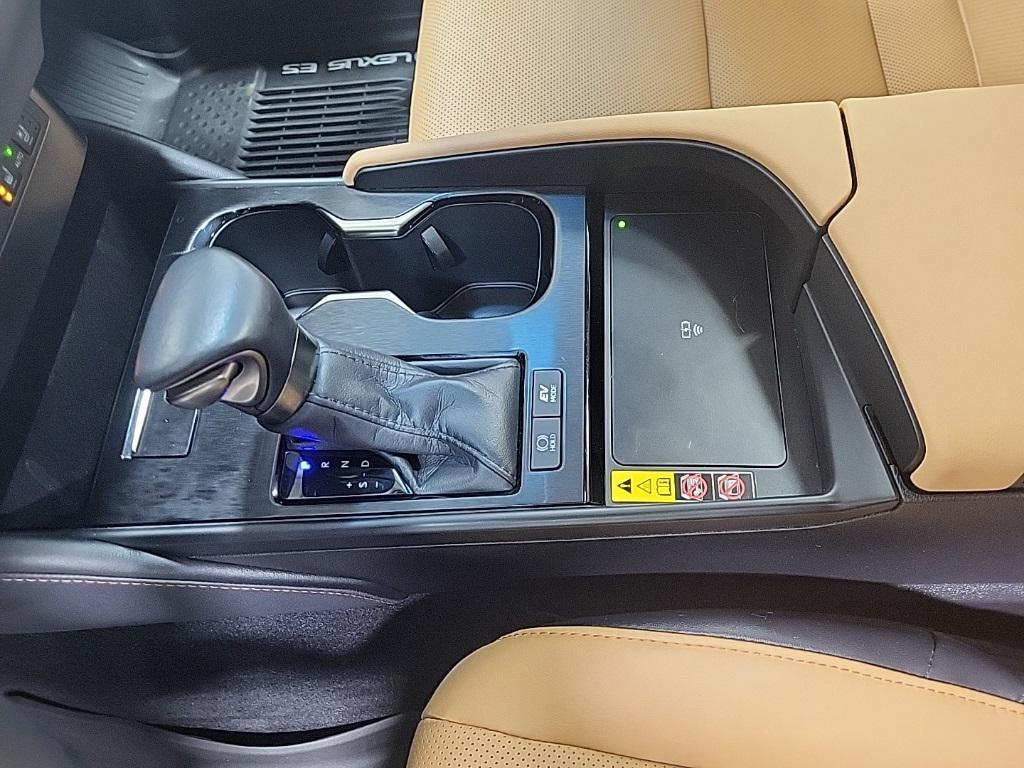 used 2025 Lexus ES 300h car, priced at $43,333