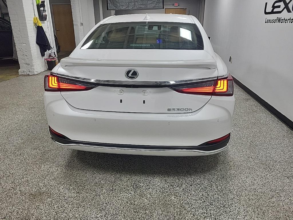 used 2025 Lexus ES 300h car, priced at $43,333