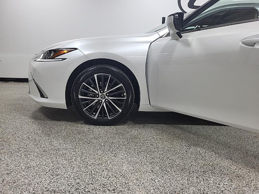 used 2025 Lexus ES 300h car, priced at $43,333