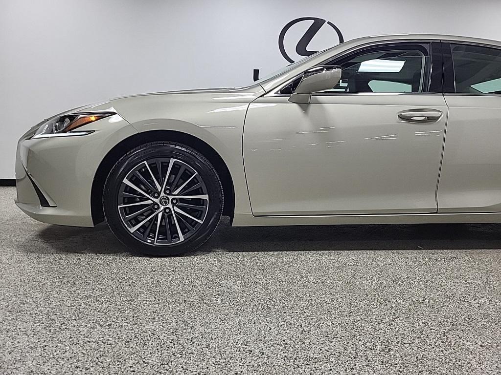 used 2025 Lexus ES 300h car, priced at $44,444