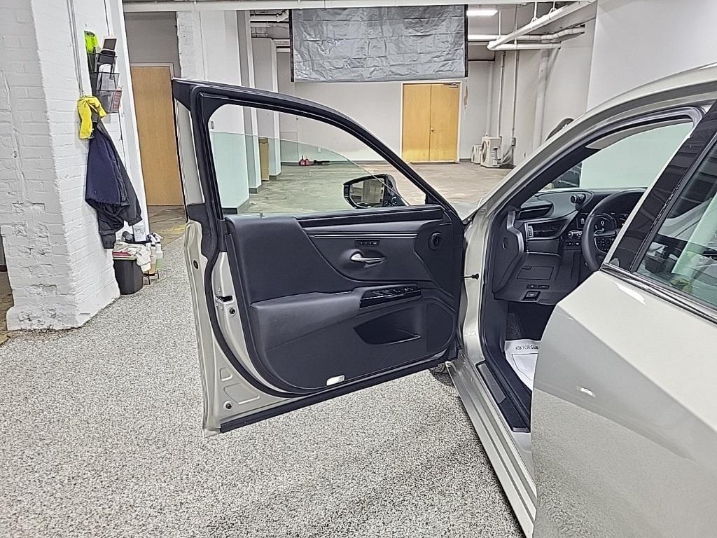 used 2025 Lexus ES 300h car, priced at $44,444