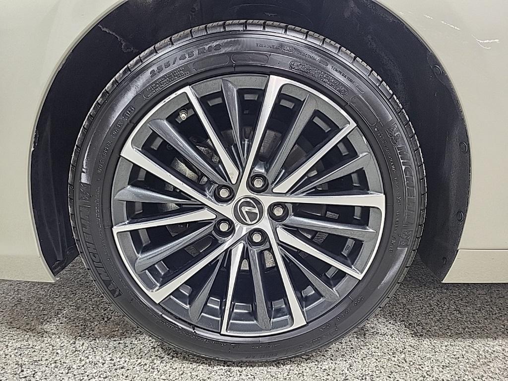 used 2025 Lexus ES 300h car, priced at $44,444