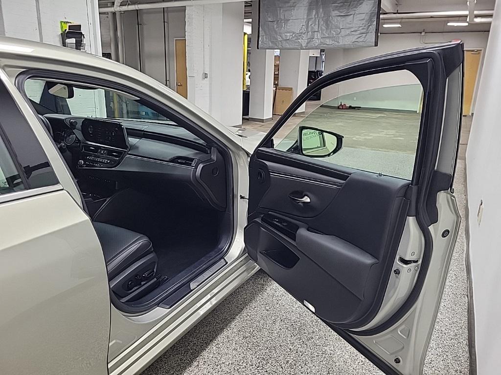 used 2025 Lexus ES 300h car, priced at $44,444