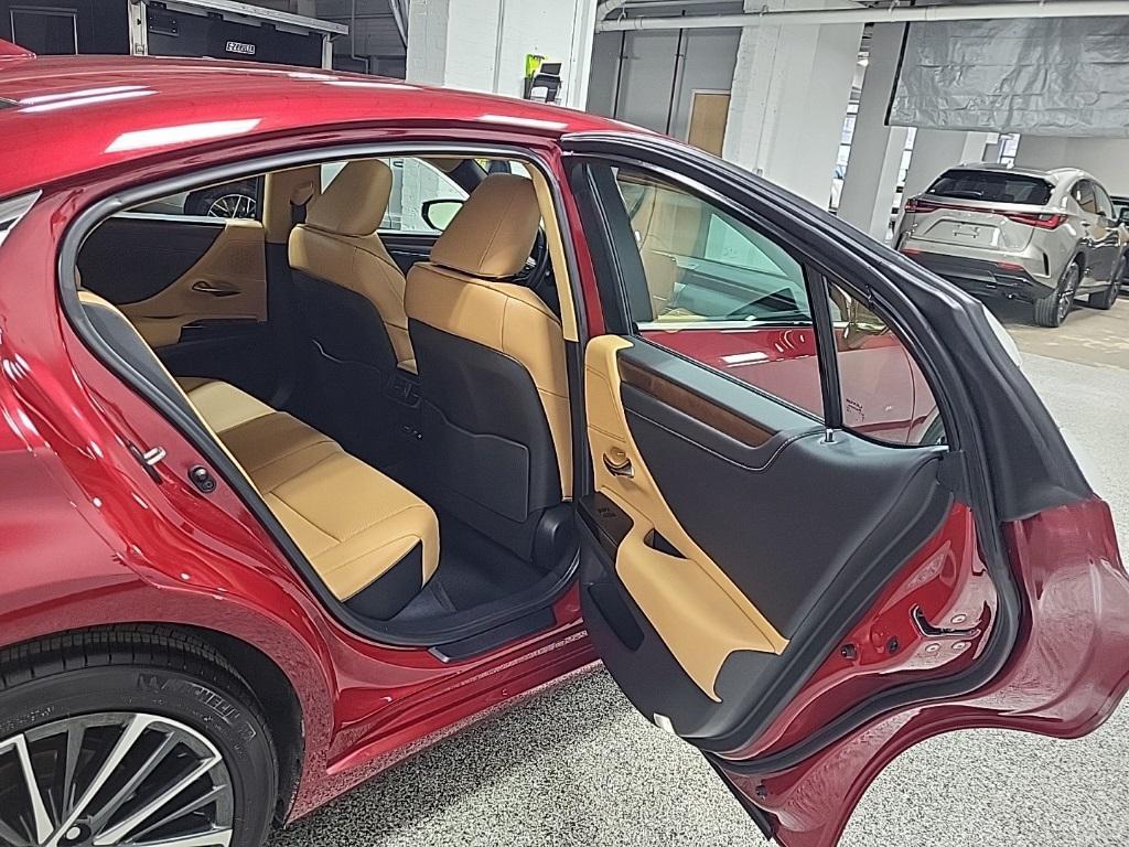 used 2024 Lexus ES 350 car, priced at $41,771