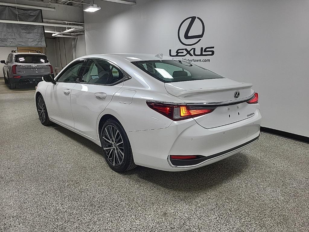 used 2025 Lexus ES 300h car, priced at $44,774