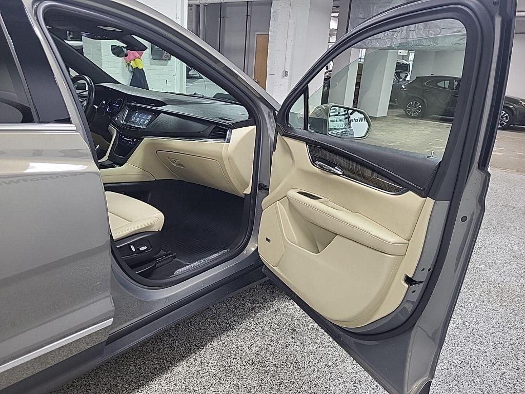 used 2018 Cadillac XT5 car, priced at $21,885