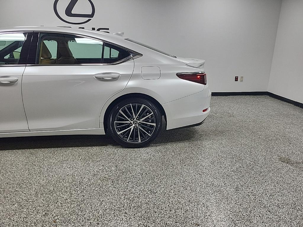 used 2023 Lexus ES 350 car, priced at $38,884