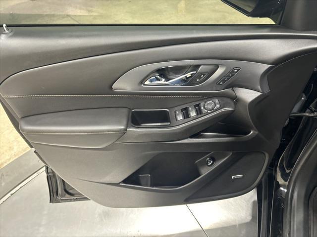 2018 Mosaic Black Metallic Chevrolet Traverse