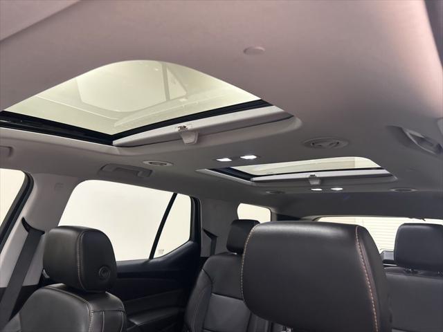 2018 Mosaic Black Metallic Chevrolet Traverse