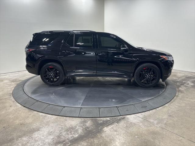 2018 Mosaic Black Metallic Chevrolet Traverse
