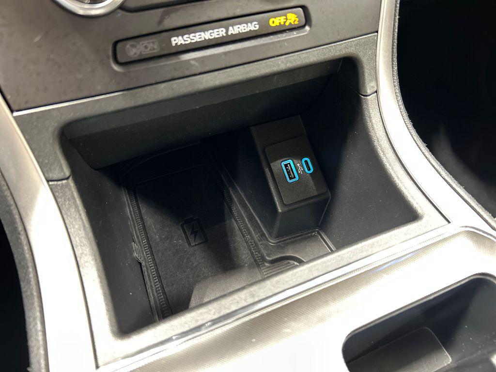 2022 Agate Black Metallic Ford Edge