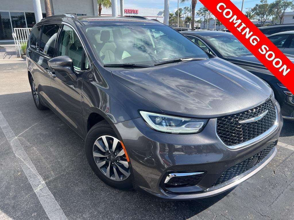 used 2021 Chrysler Pacifica Hybrid car, priced at $24,048