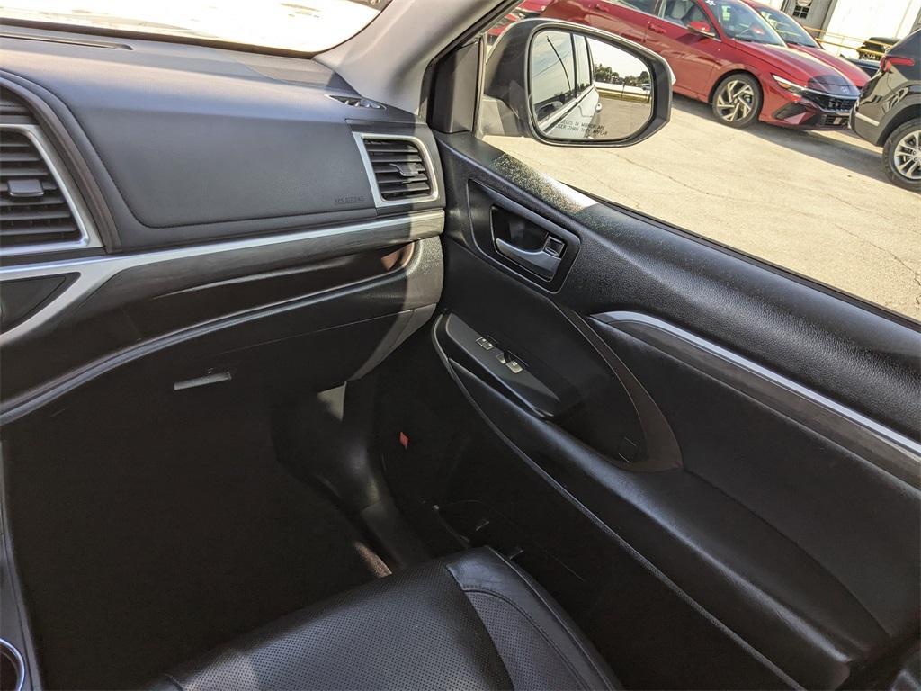 used 2019 Toyota Highlander car, priced at $23,215