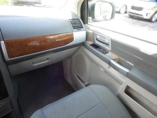 used 2008 Chrysler Town & Country car