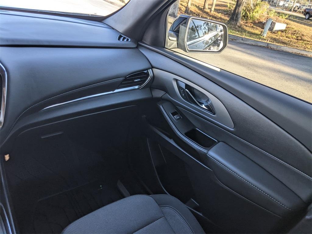 used 2023 Chevrolet Traverse car, priced at $25,161