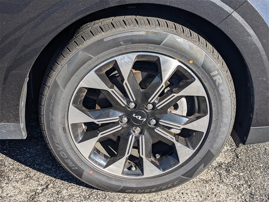 used 2024 Kia Carnival car, priced at $31,107