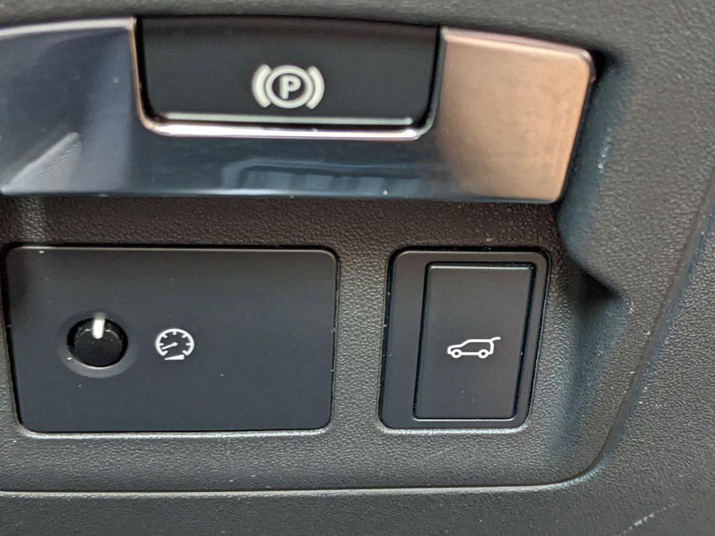 used 2018 Land Rover Range Rover Velar car, priced at $17,118
