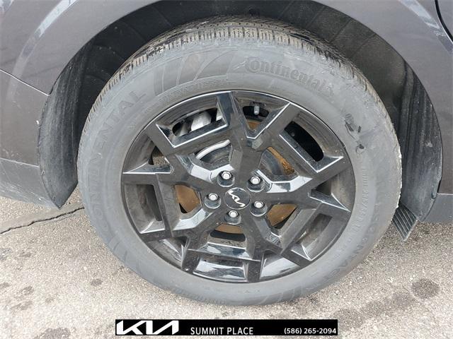 used 2025 Kia Carnival car, priced at $44,925