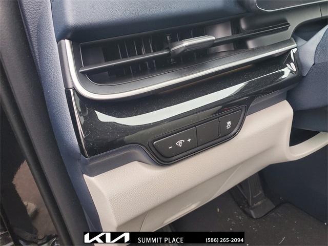 used 2025 Kia Carnival car, priced at $44,925