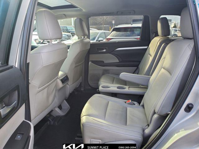 used 2019 Toyota Highlander car, priced at $21,689