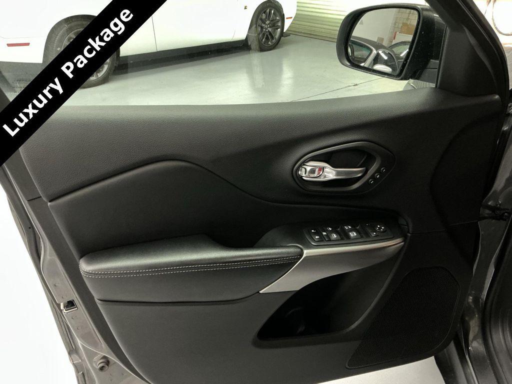 used 2019 Jeep Cherokee car, priced at $15,421