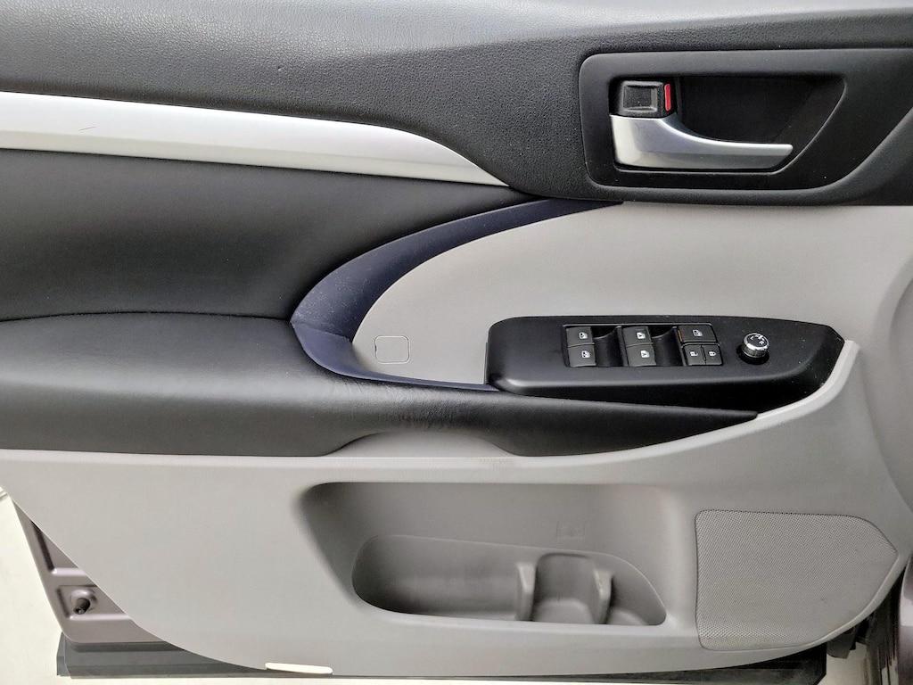 used 2019 Toyota Highlander car, priced at $26,998