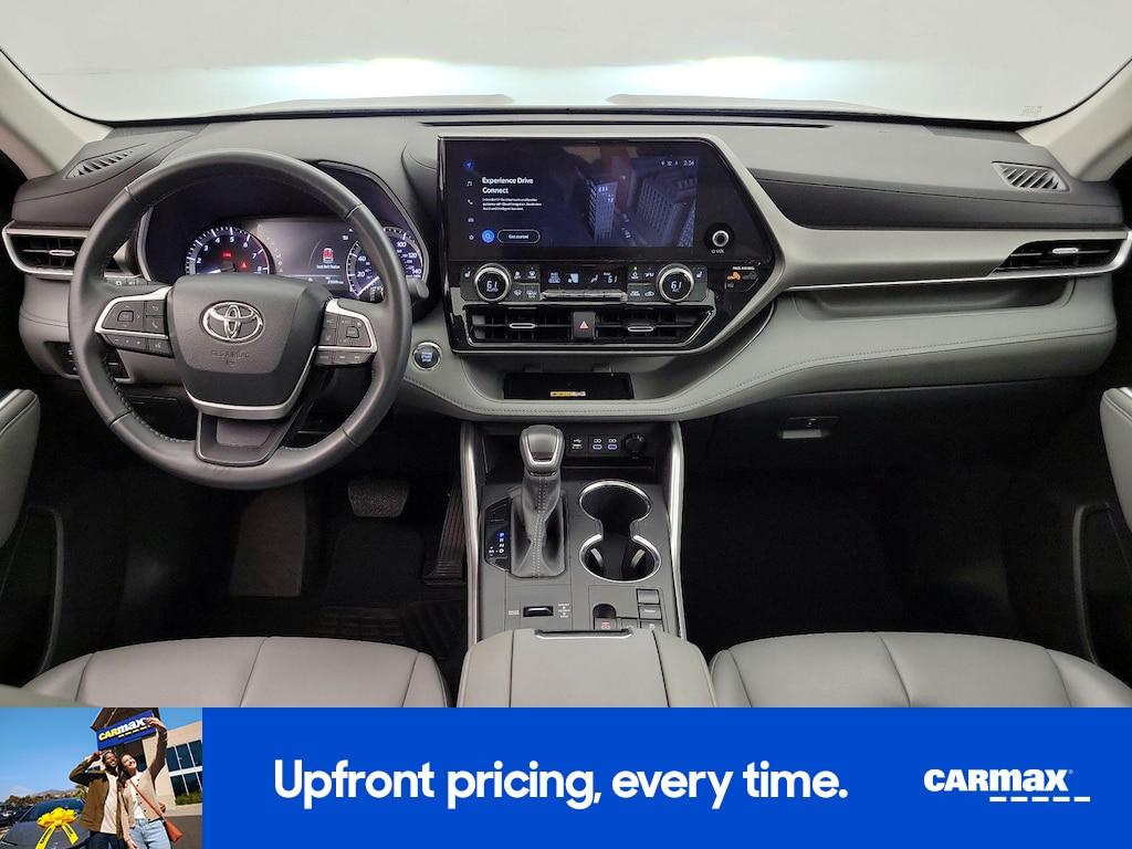 used 2023 Toyota Highlander car, priced at $35,998