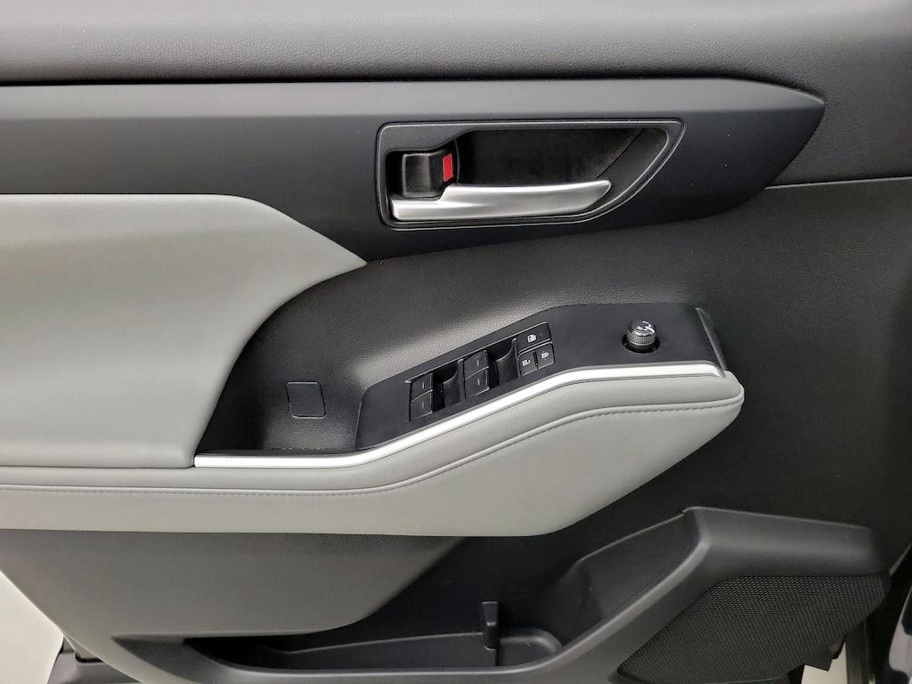 used 2023 Toyota Highlander car, priced at $35,998