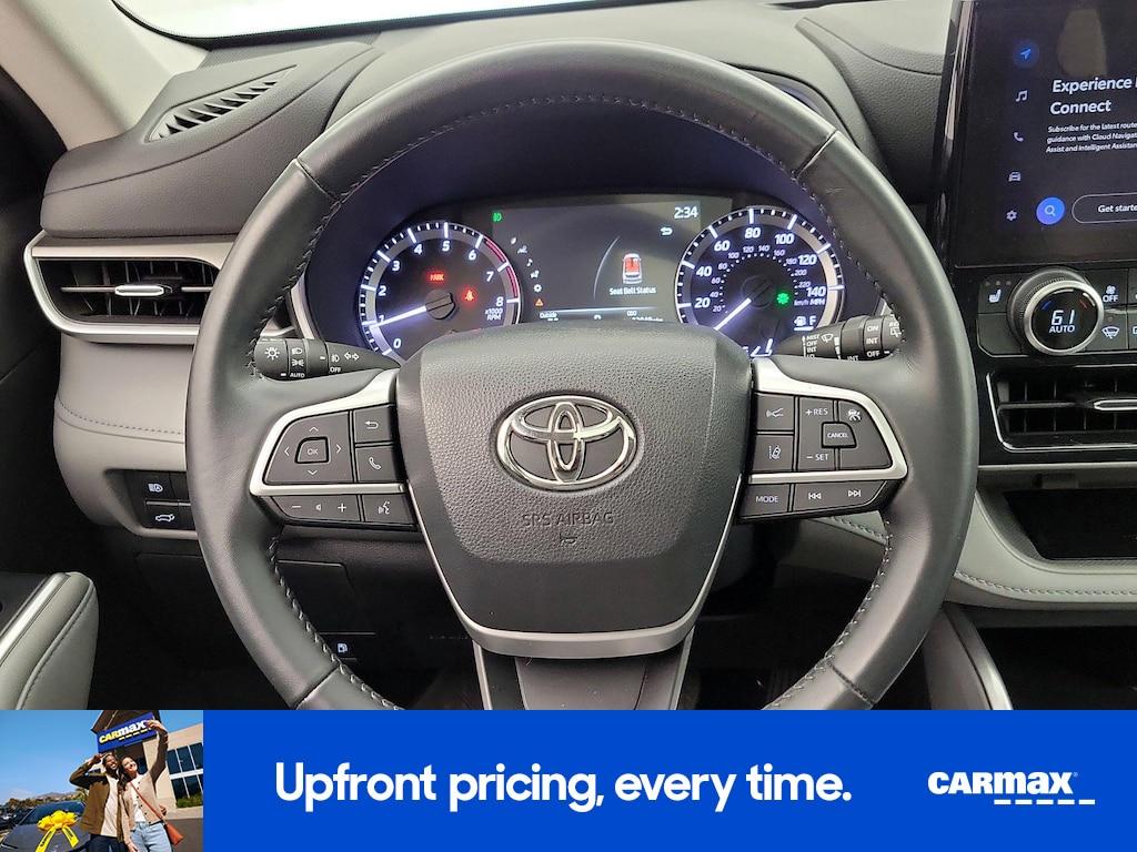 used 2023 Toyota Highlander car, priced at $35,998