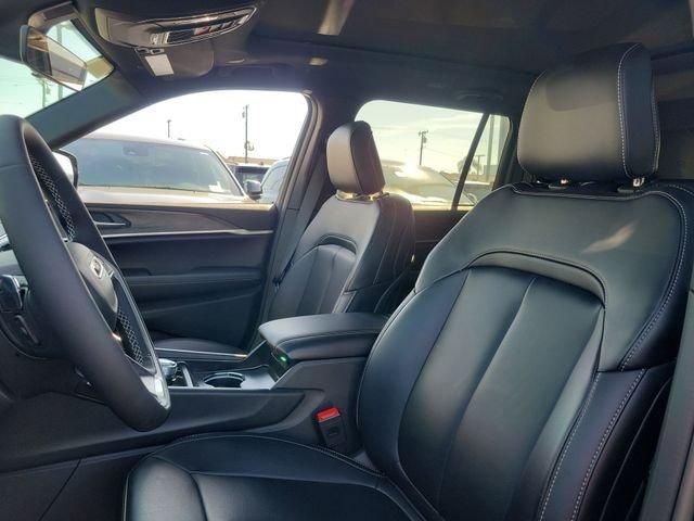 new 2026 Jeep Grand Cherokee car, priced at $42,401