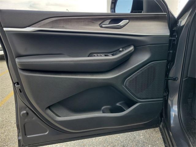 new 2026 Jeep Grand Cherokee car, priced at $46,750