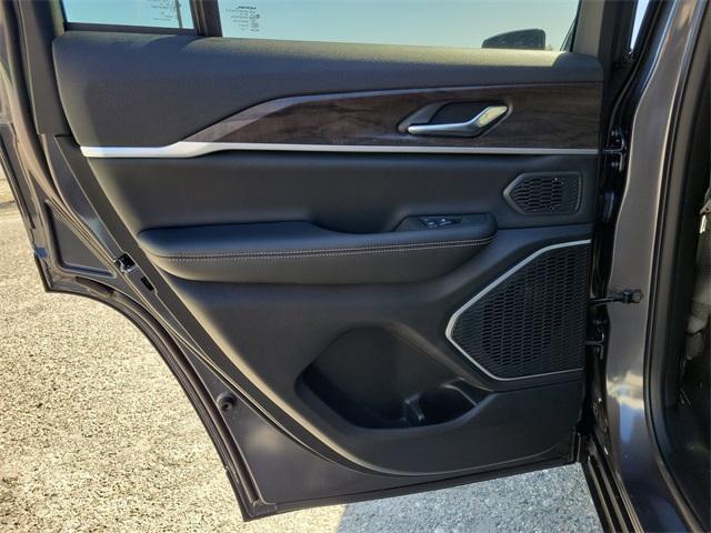 new 2026 Jeep Grand Cherokee car, priced at $51,039