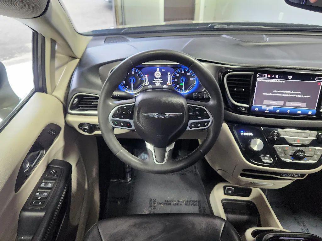used 2023 Chrysler Pacifica car