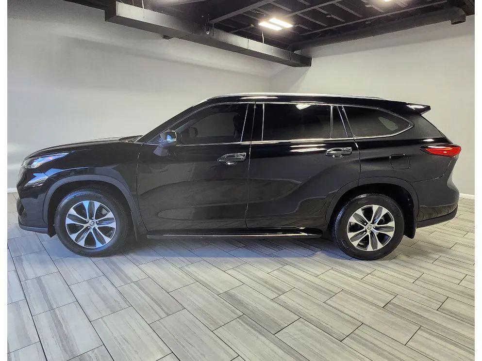 used 2020 Toyota Highlander car, priced at $27,999