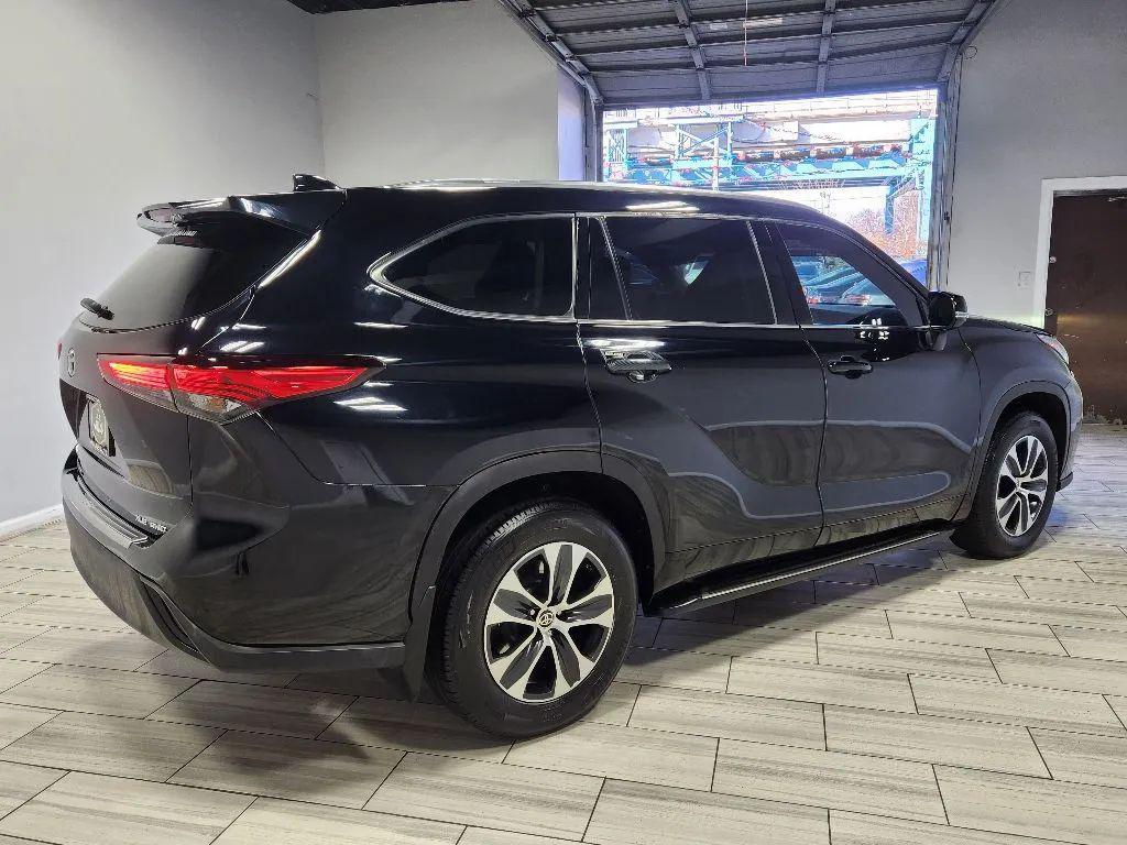 used 2020 Toyota Highlander car, priced at $27,999