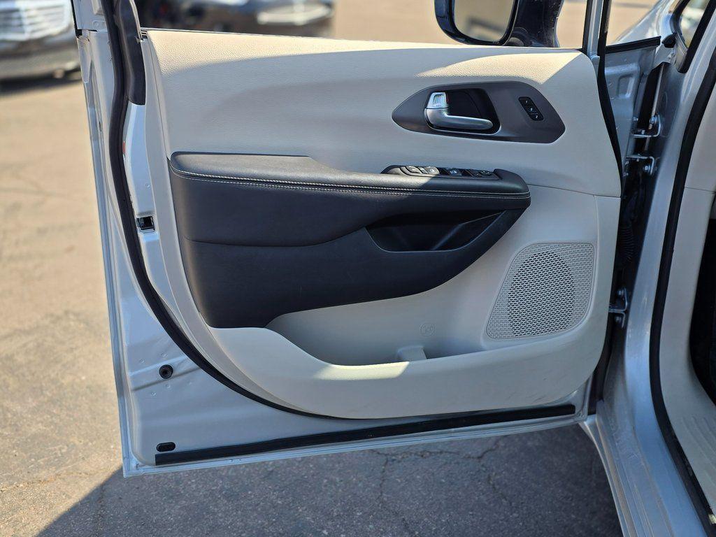 used 2024 Chrysler Pacifica car, priced at $27,995