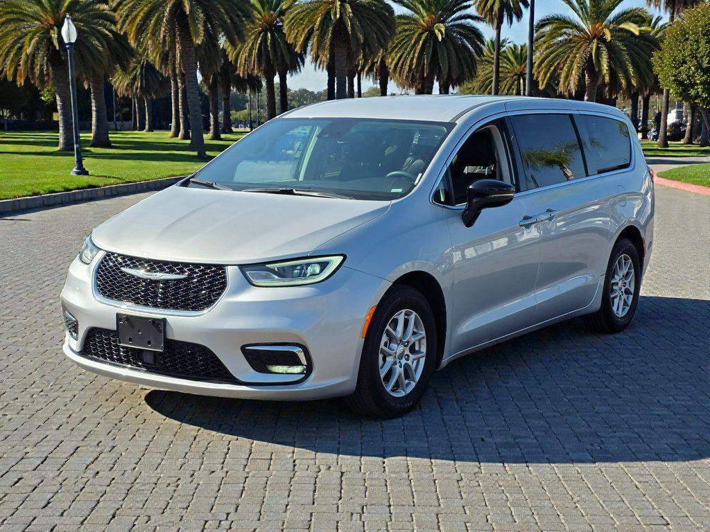 used 2024 Chrysler Pacifica car, priced at $27,995