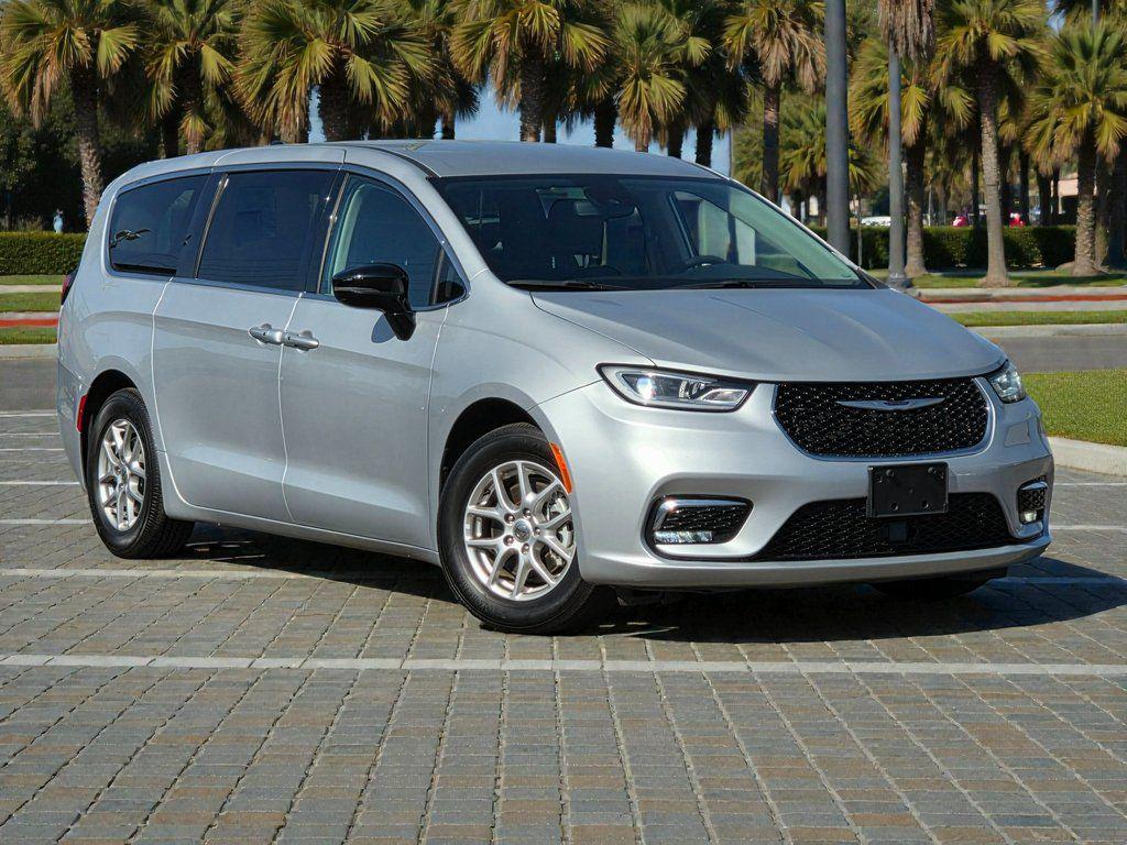 used 2024 Chrysler Pacifica car, priced at $27,995