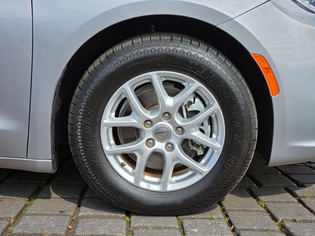 used 2021 Chrysler Pacifica car, priced at $25,997