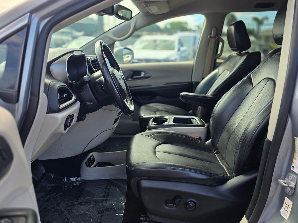 used 2021 Chrysler Pacifica car, priced at $25,997
