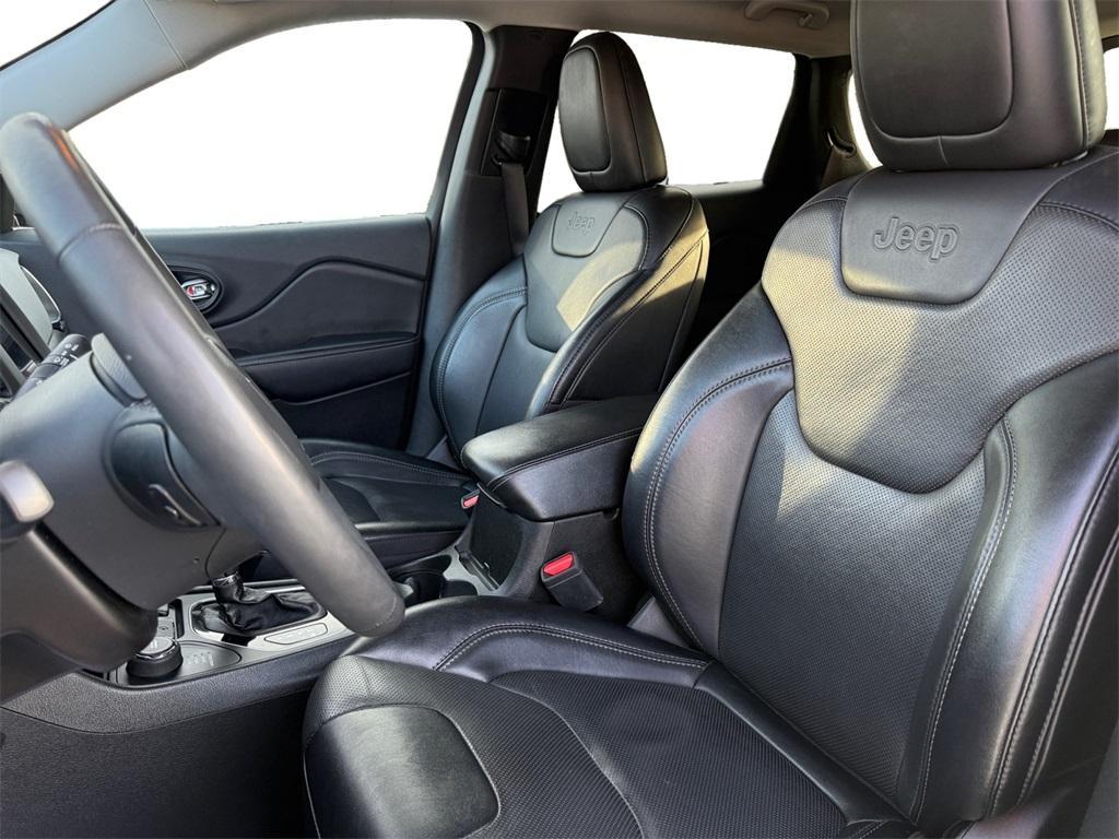 used 2023 Jeep Cherokee car, priced at $20,999