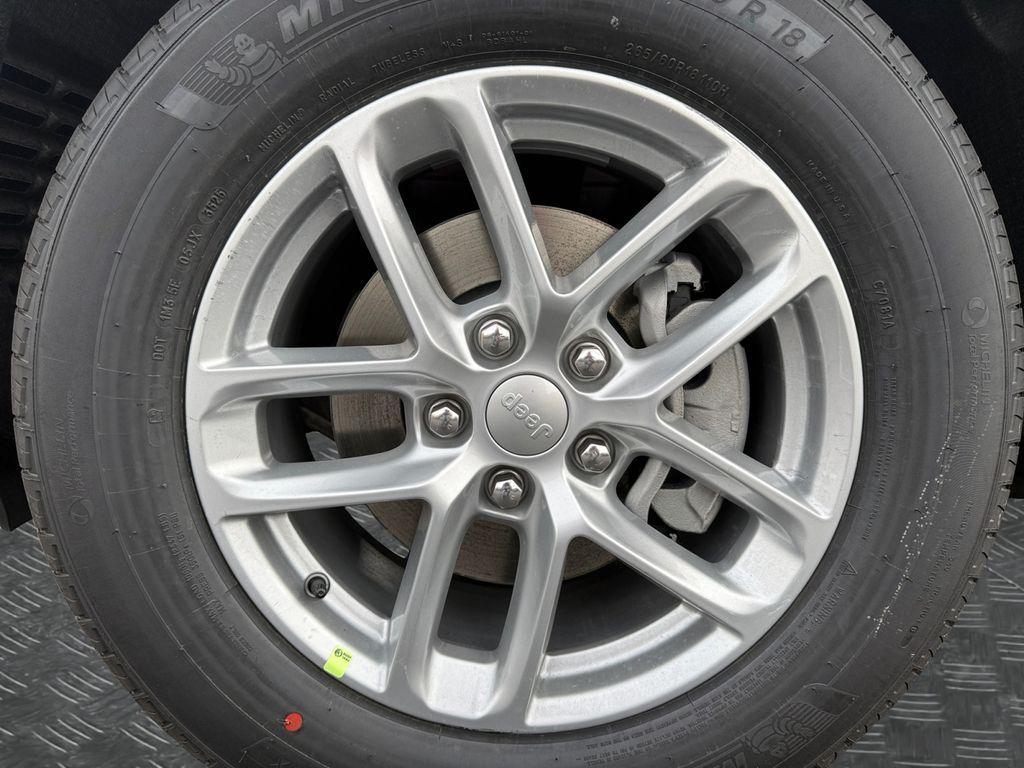 new 2025 Jeep Grand Cherokee car, priced at $39,920