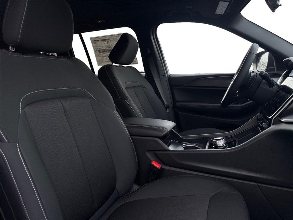 new 2025 Jeep Grand Cherokee car, priced at $40,420